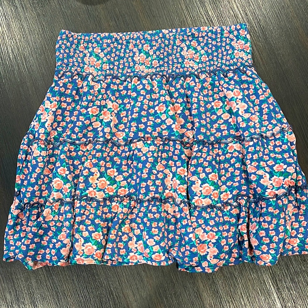 AE tiered floral skirt (M)